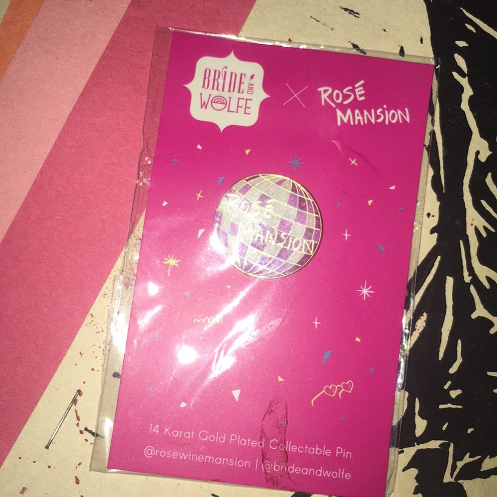 Rosé Mansion collectible pin